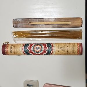 Incense 30 sticks Sandalwood with wood holder